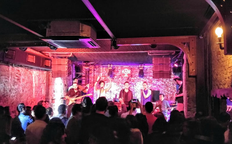 escuchar música en vivo en Estambúl